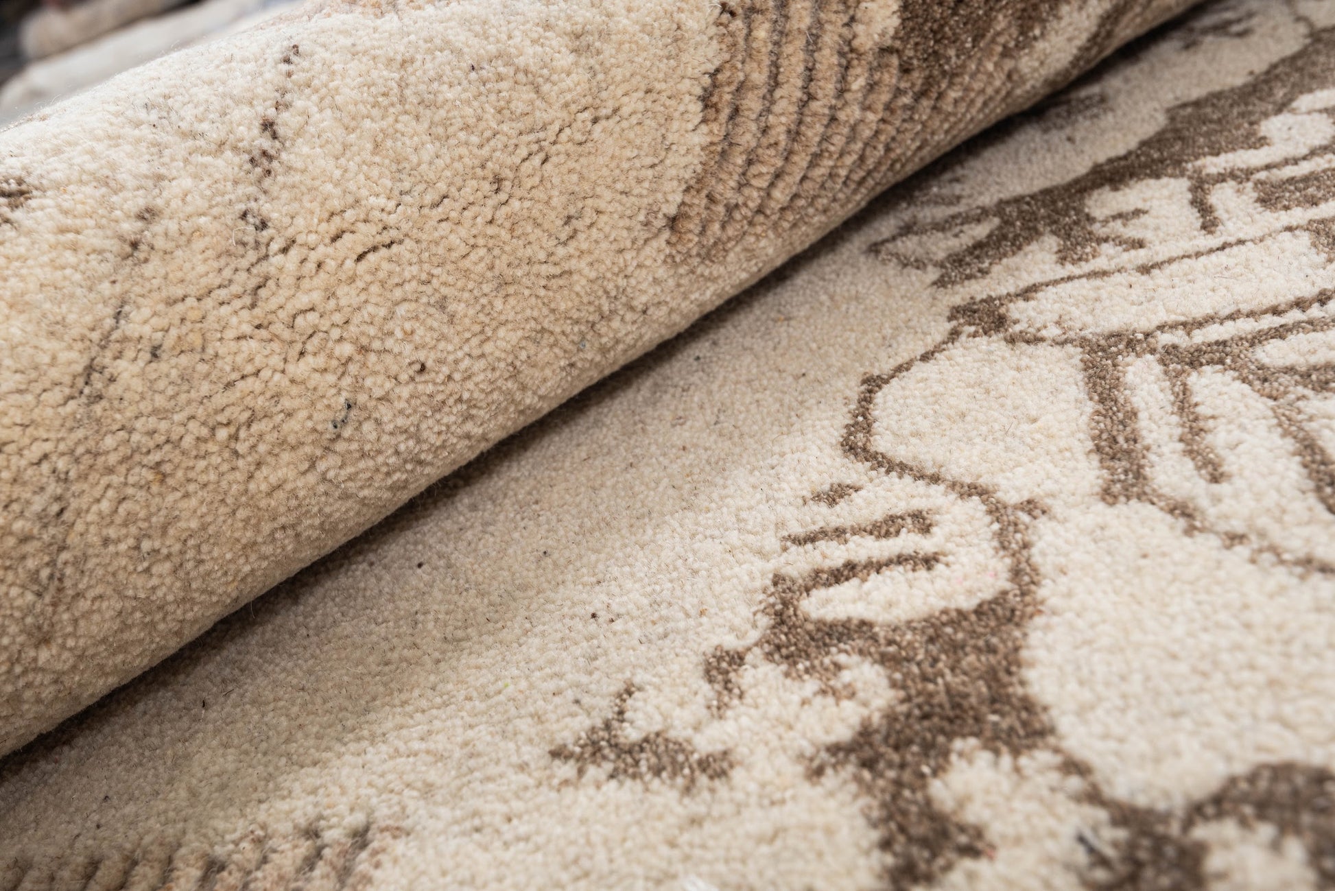 Ivory distressed traditional handmade wool and silk rug