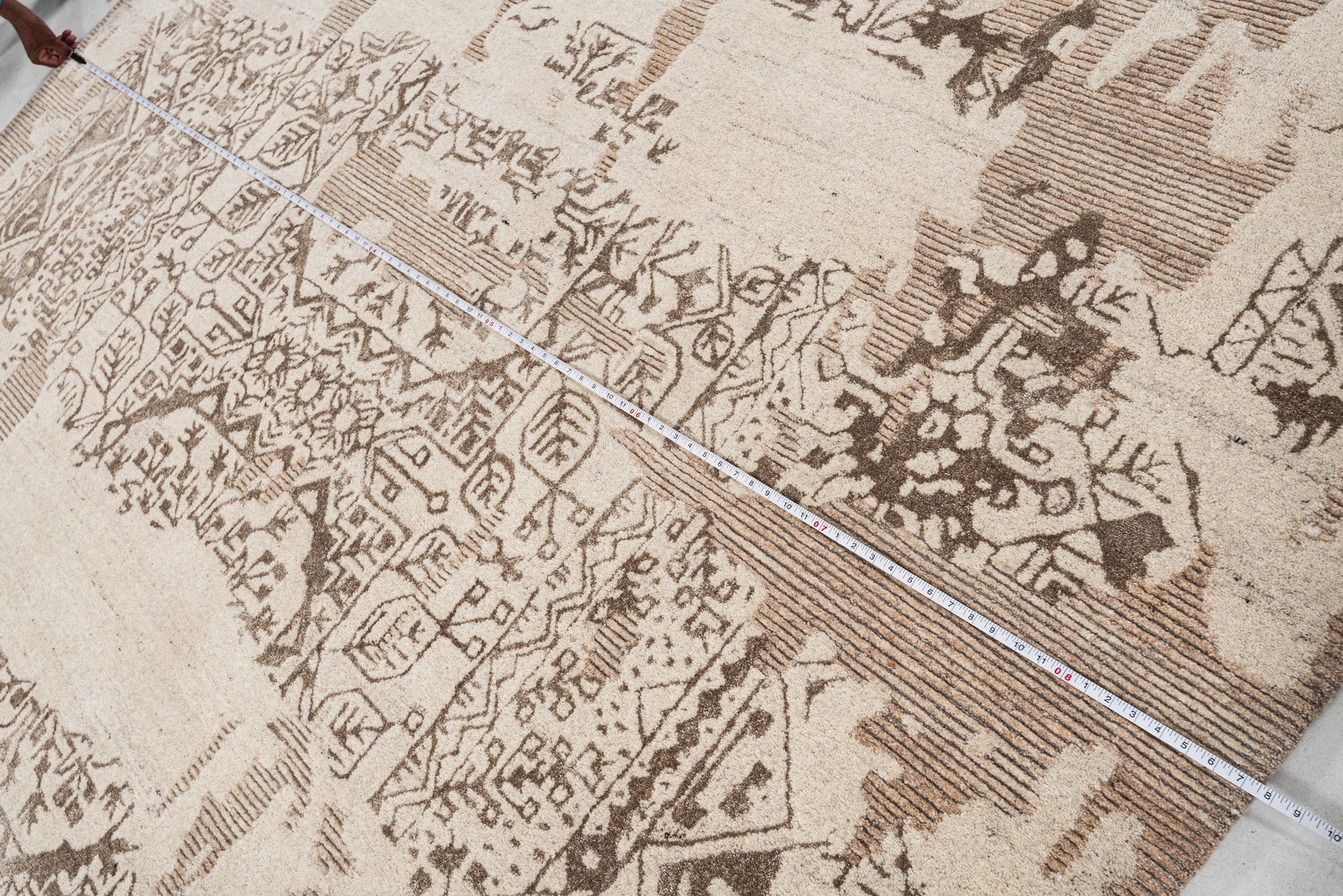 Ivory distressed traditional handmade wool and silk rug