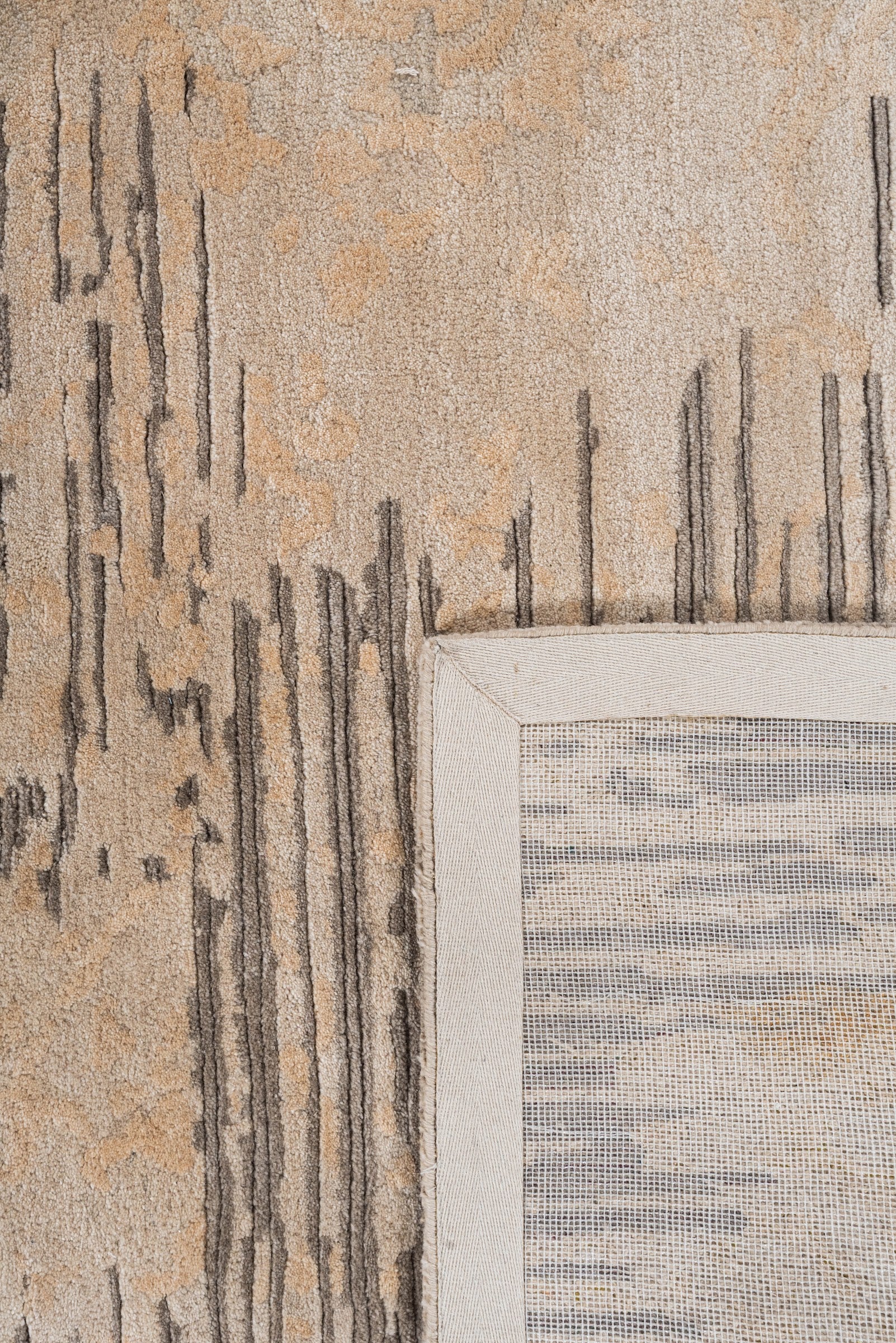 Ivory handmade wool and silk rug