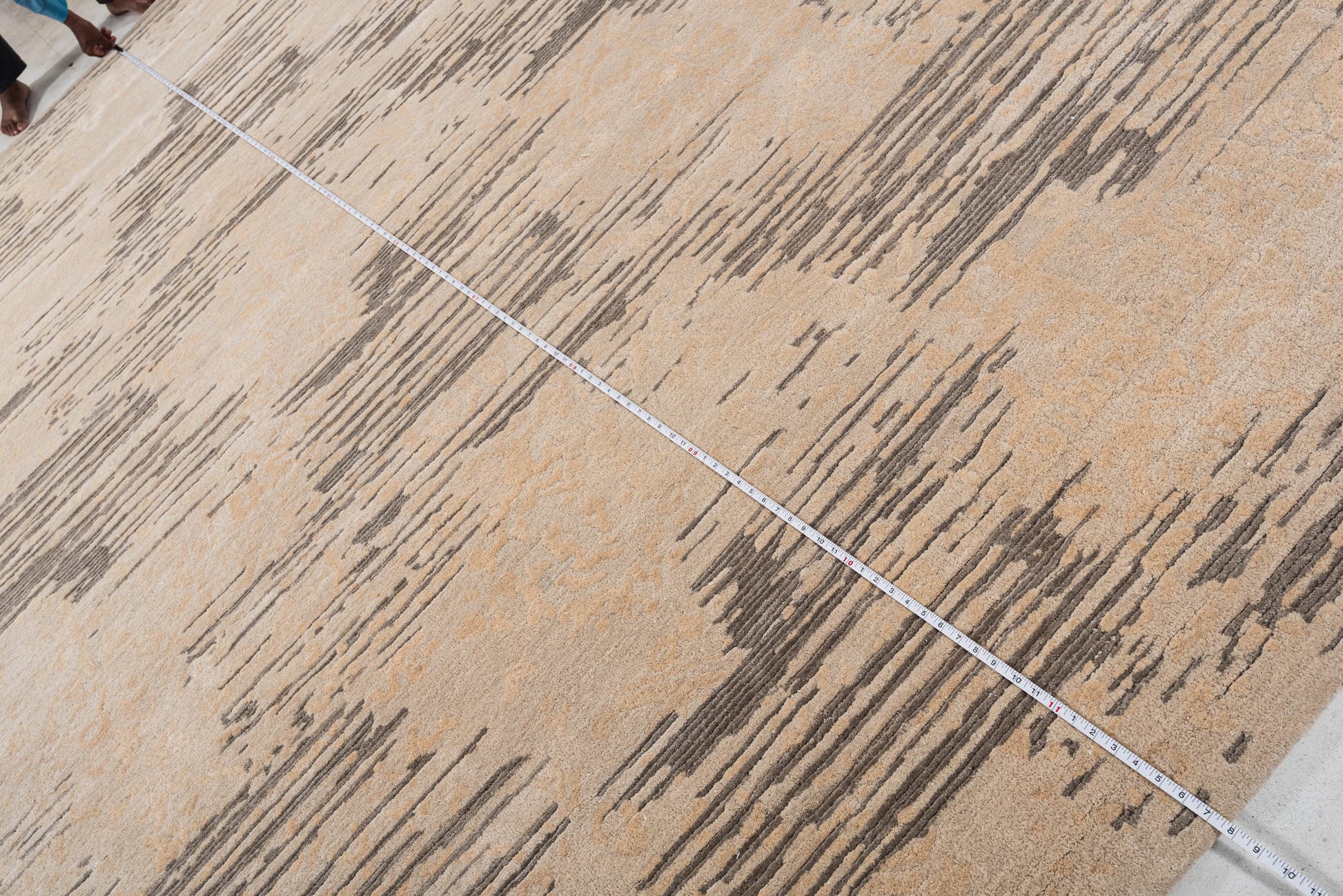 Ivory handmade wool and silk rug