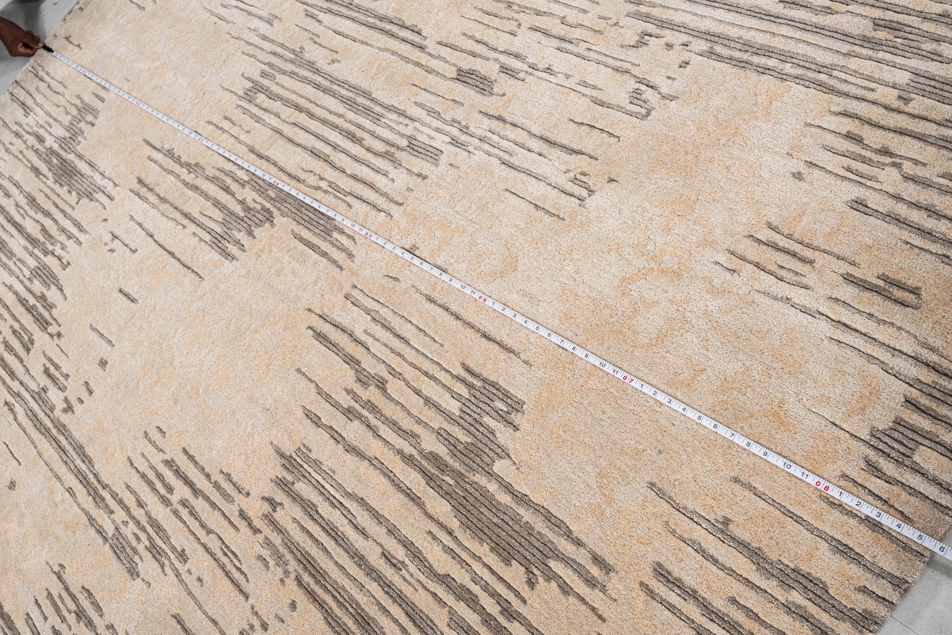 Ivory handmade wool and silk rug