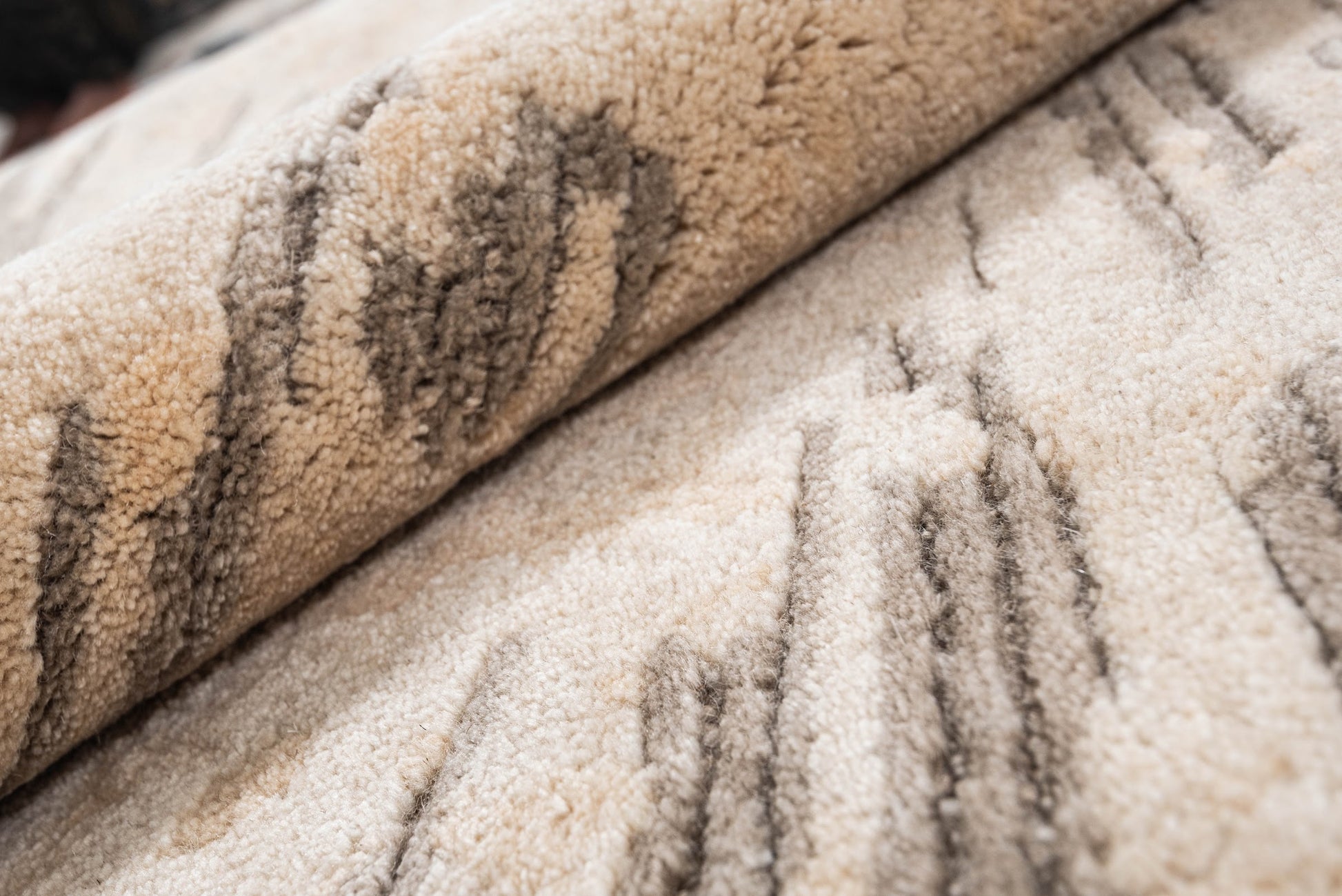 Ivory handmade wool and silk rug